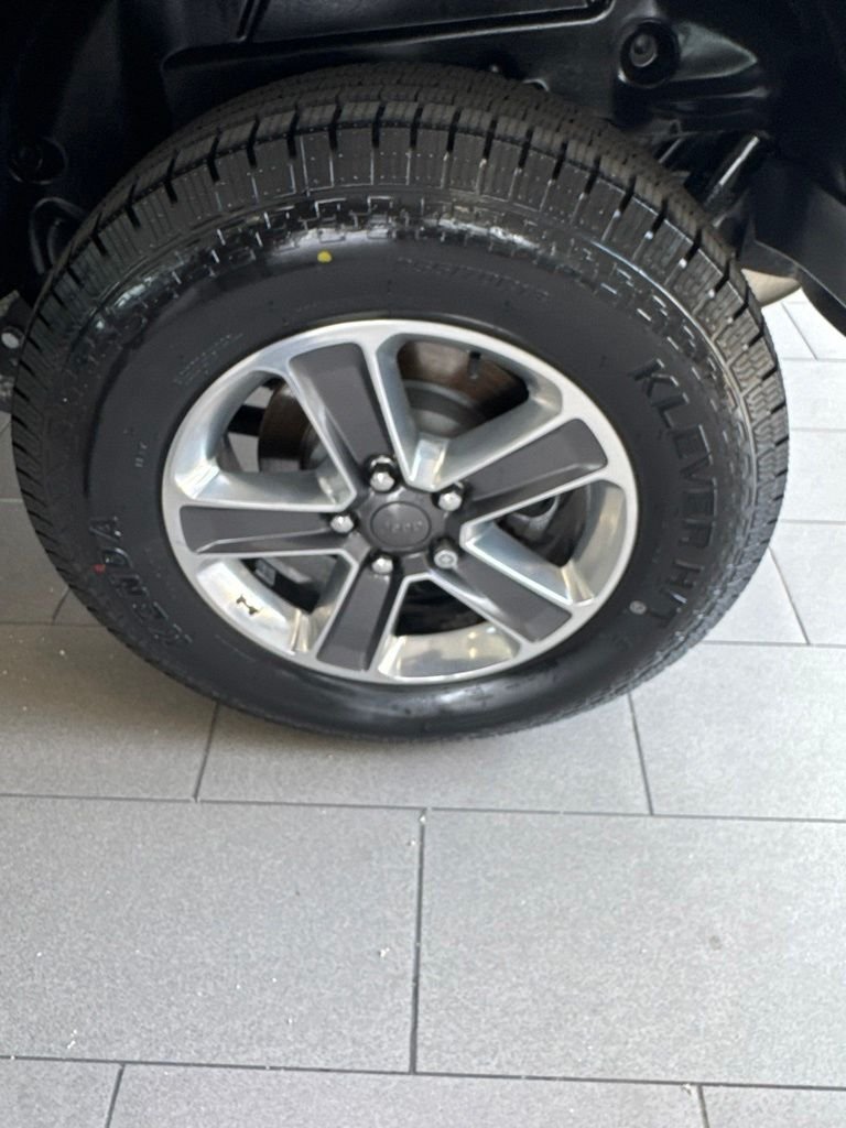Used 2019 Black Jeep Unlimited Sahara image 18
