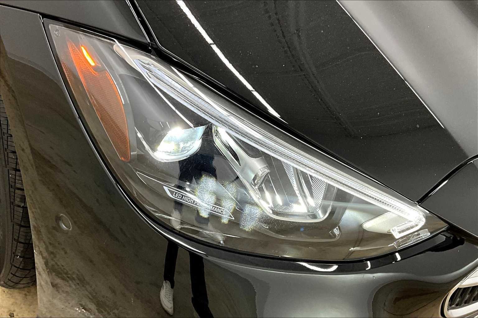 2025 Mercedes-Benz C-Class Sedan C 300 - Photo 13