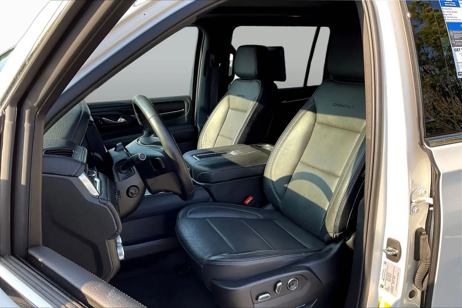 Used 2024 White Frost Tricoat GMC Denali image 8