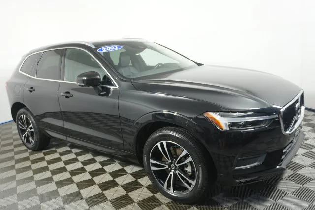 Used 2021 Onyx Black Metallic Volvo T5 Momentum image 2