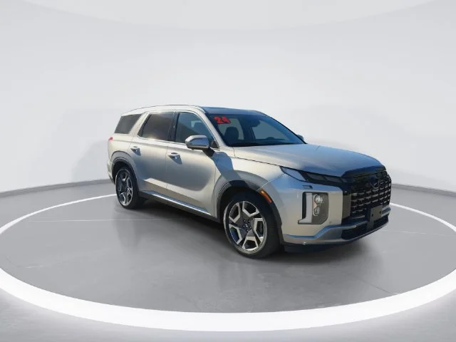 Used 2024 Silver Hyundai SEL image 2