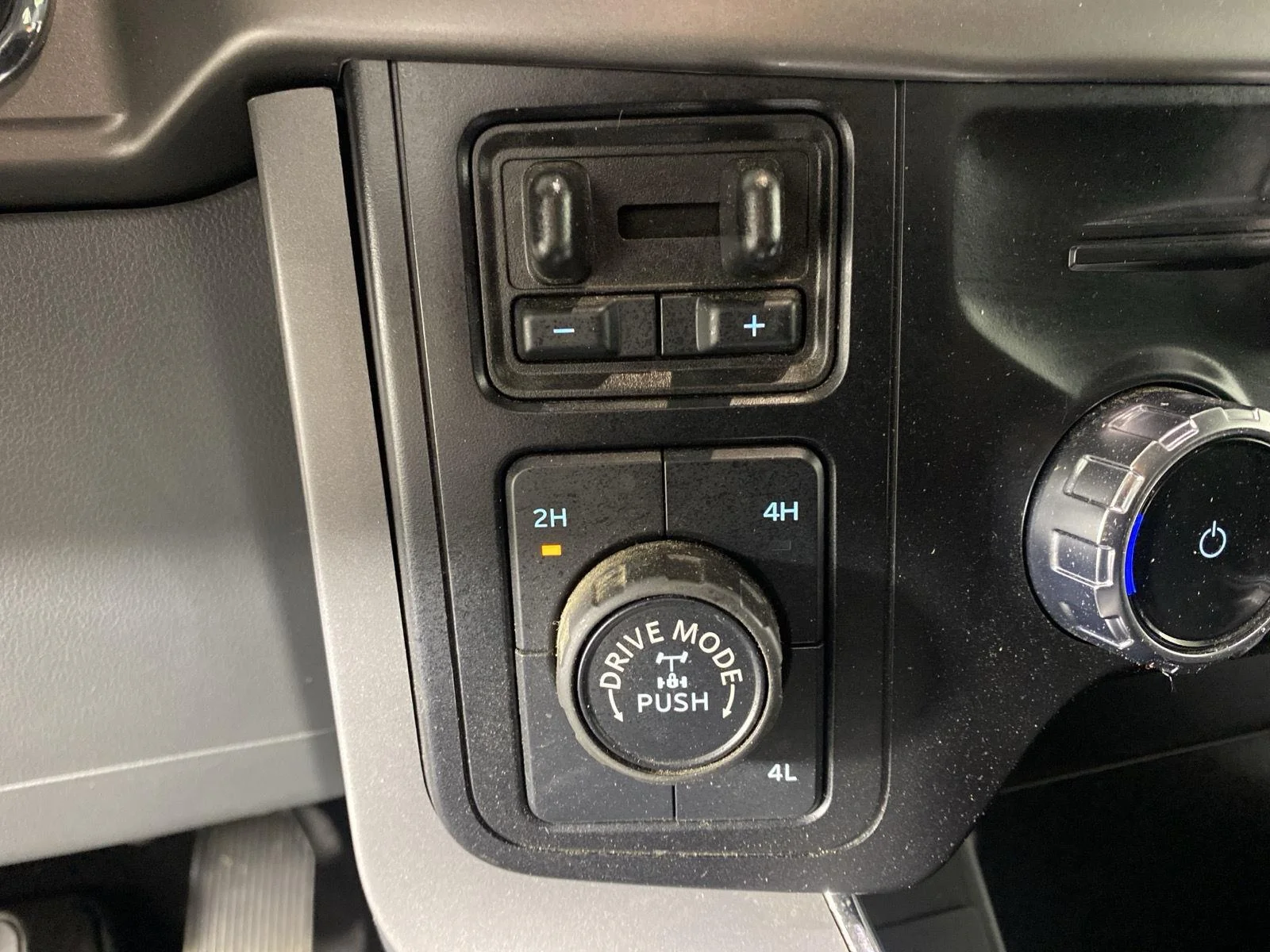 Used 2024 Darkened Bronze Ford XLT image 31