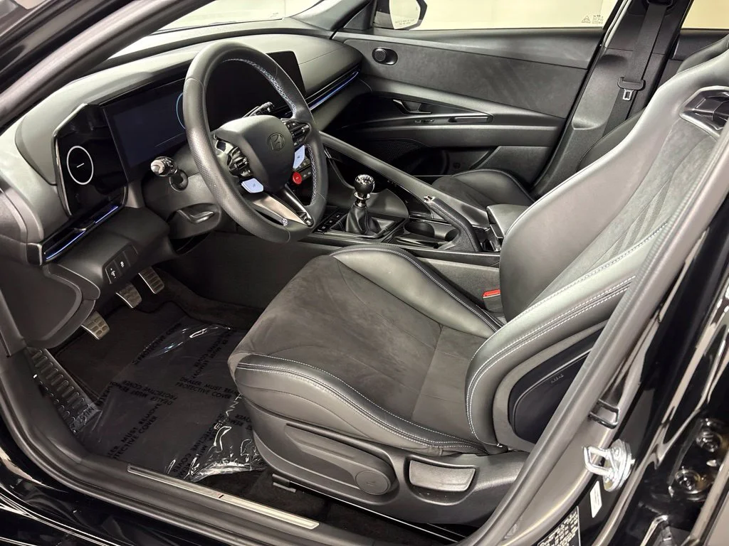 Used 2025 Black Hyundai Base image 28