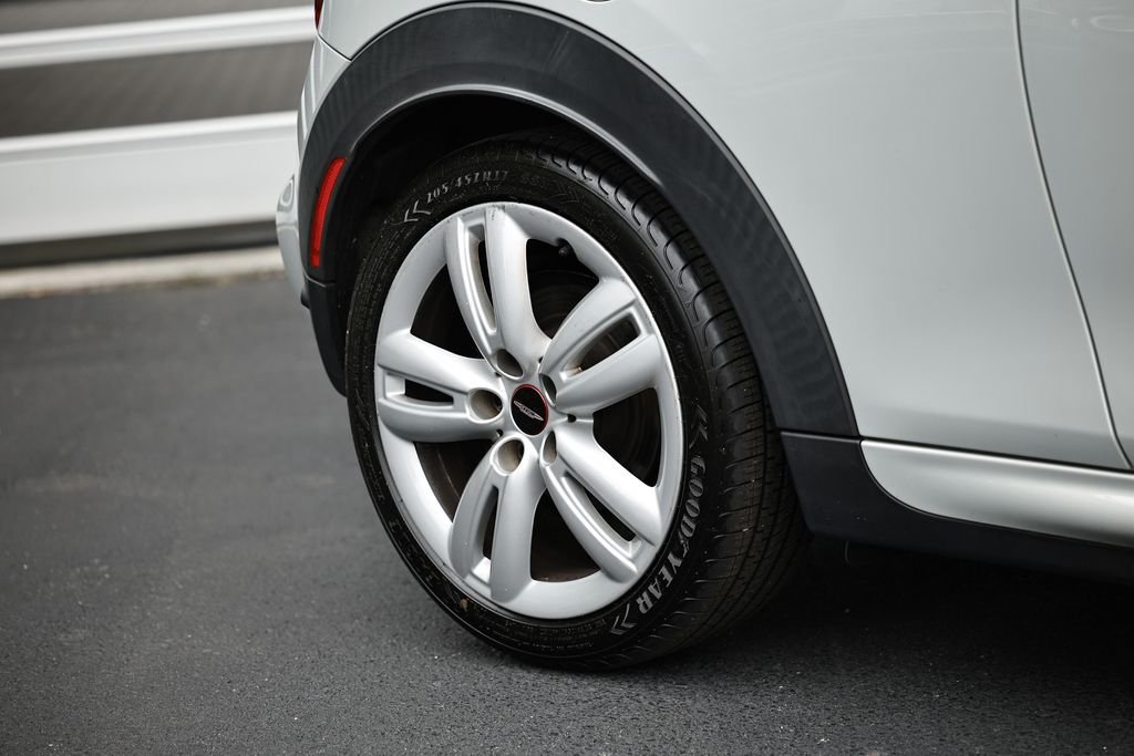 Used 2021 White Silver Metallic MINI Signature image 6