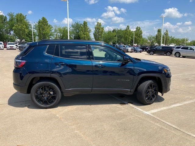 New 2026 Fathom Blue Pearl-Coat Exterior Paint Jeep Latitude Altitude image 4