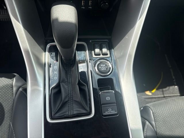 Used 2025  Mitsubishi SE image 21