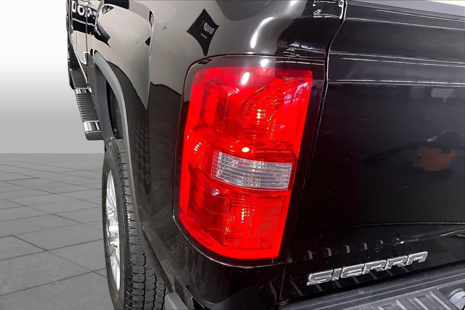 Used 2018 Onyx Black GMC SLT image 28