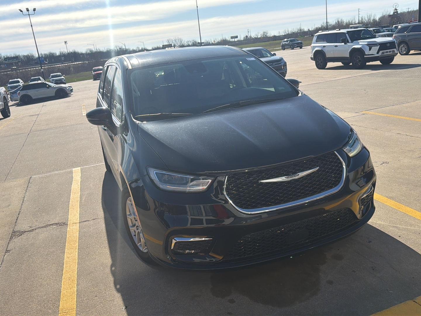 Used 2024 Chrysler Pacifica Touring L with VIN 2C4RC1BG6RR172647 for sale in Kansas City