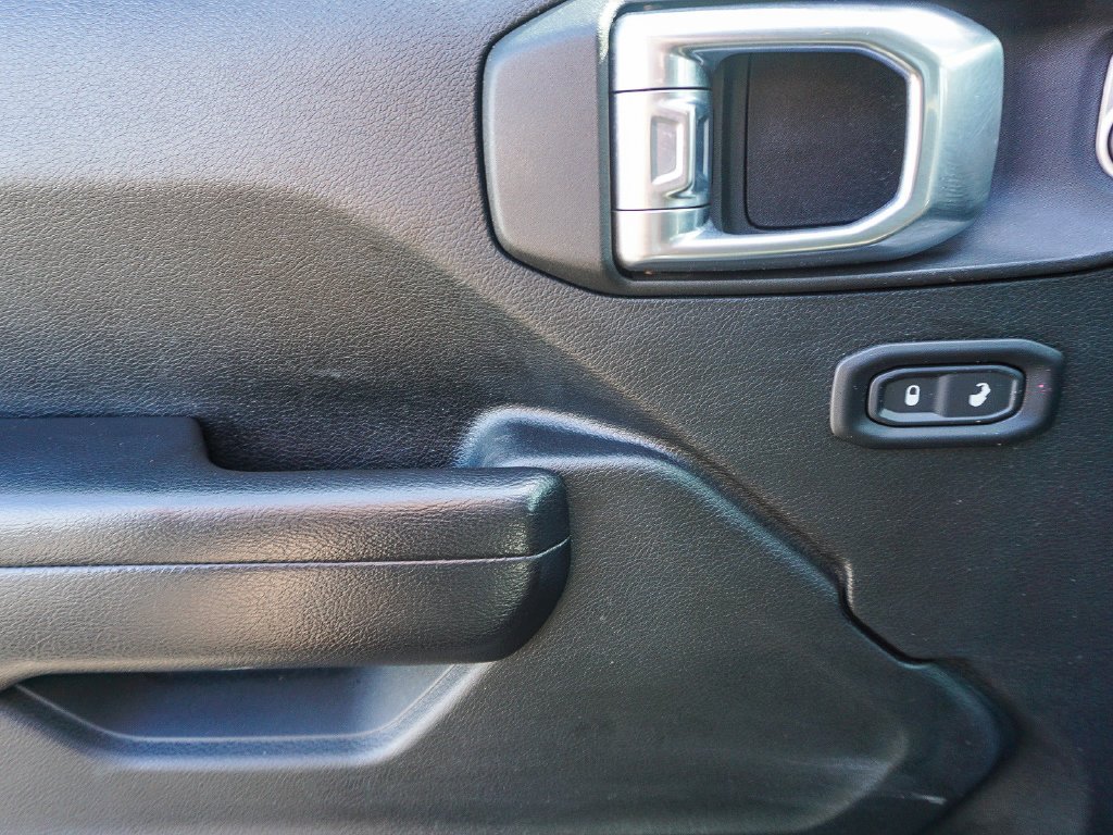 Used 2021 Silver Jeep Mojave image 18