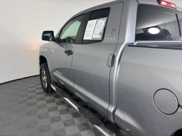 Used 2015 Silver Toyota SR5 image 10