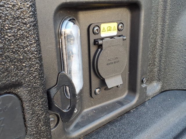 Used 2022 Silver Metallic Ford XLT image 12