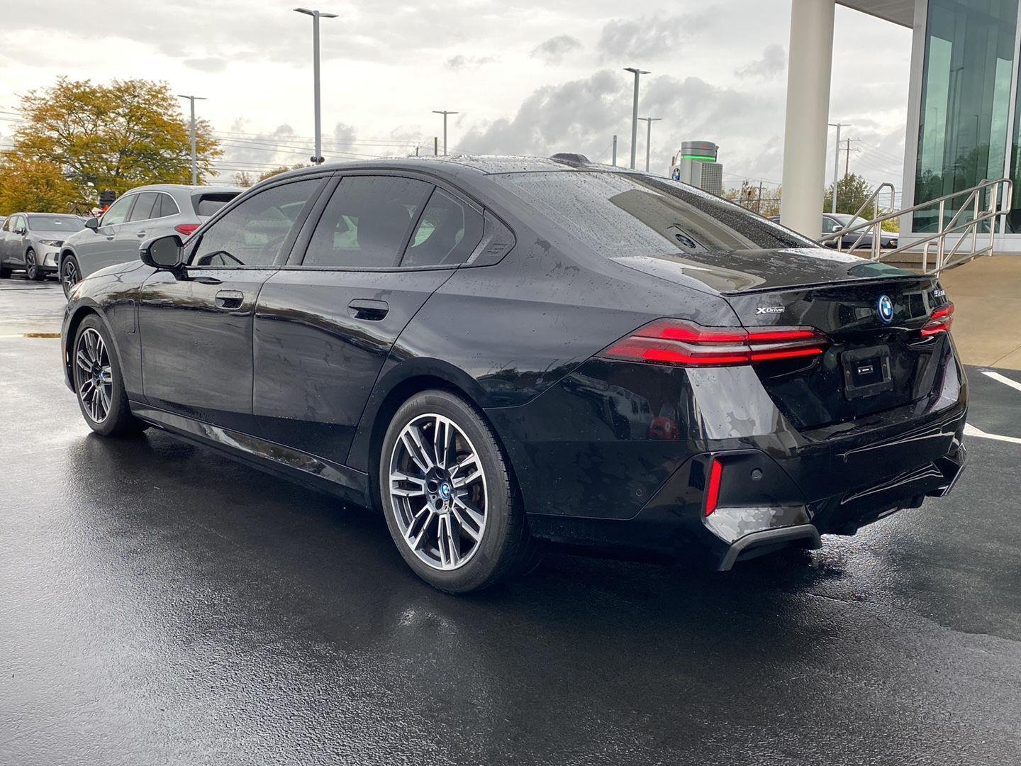 Used 2025 Black Sapphire Metallic BMW 550e xDrive image 5