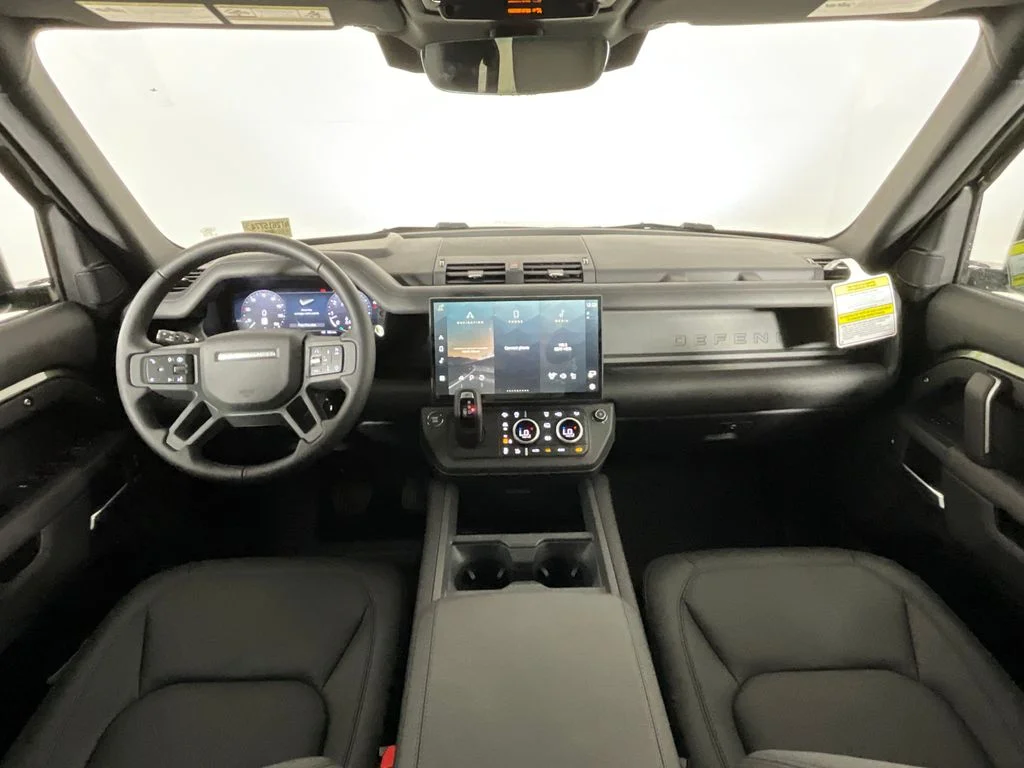 New 2026 Woolstone Green Land Rover X-Dynamic SE image 4