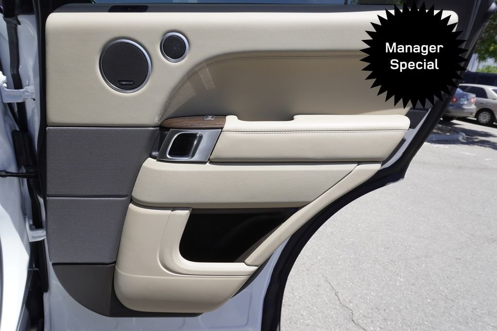 Used 2016 White Land Rover 3.0L V6 Supercharged HSE image 25