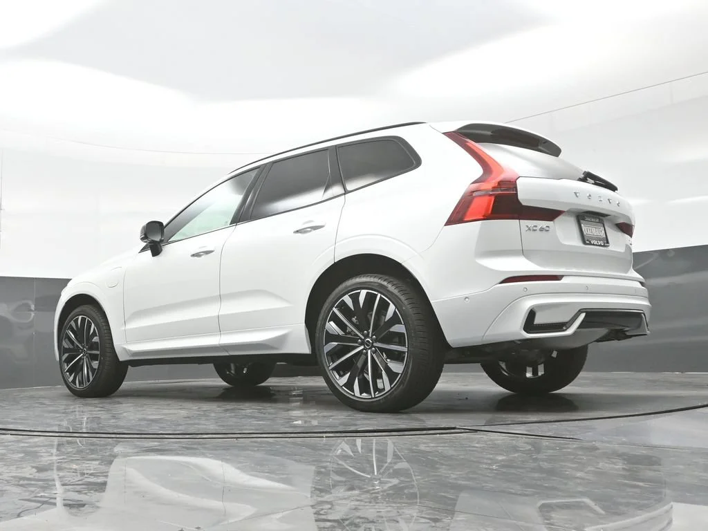 New 2027 Crystal White Volvo T8 Ultra image 30