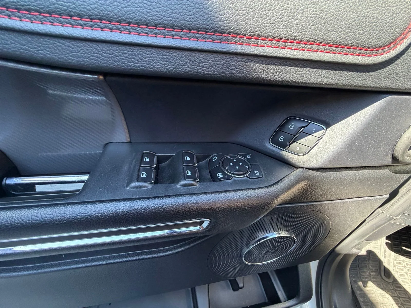 Used 2020 White Ford Limited image 9