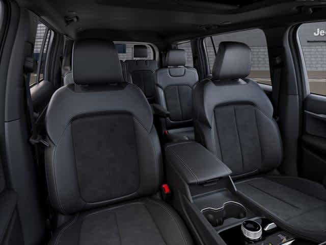 New 2026 Diamond Black Crystal Pearl-Coat Exterior Paint Jeep Laredo Altitude image 19