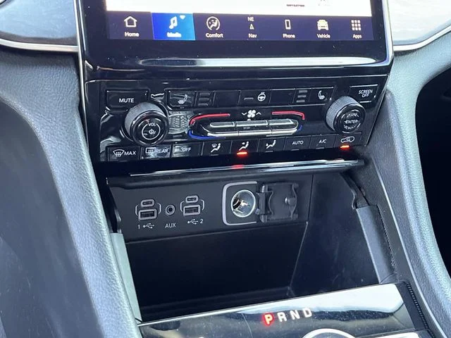 Used 2024 Gray Jeep Limited image 31