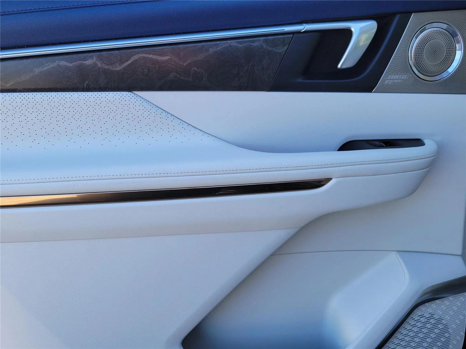 2026 Buick Enclave Avenir - Photo 17
