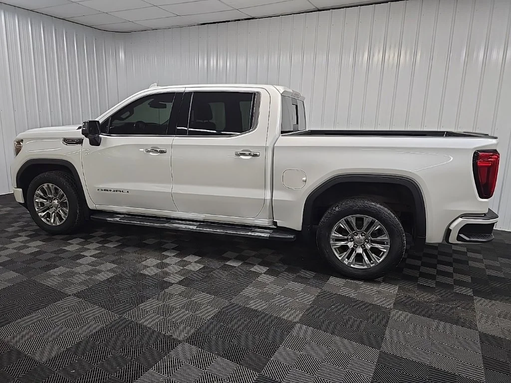 Used 2021 White GMC Denali image 4