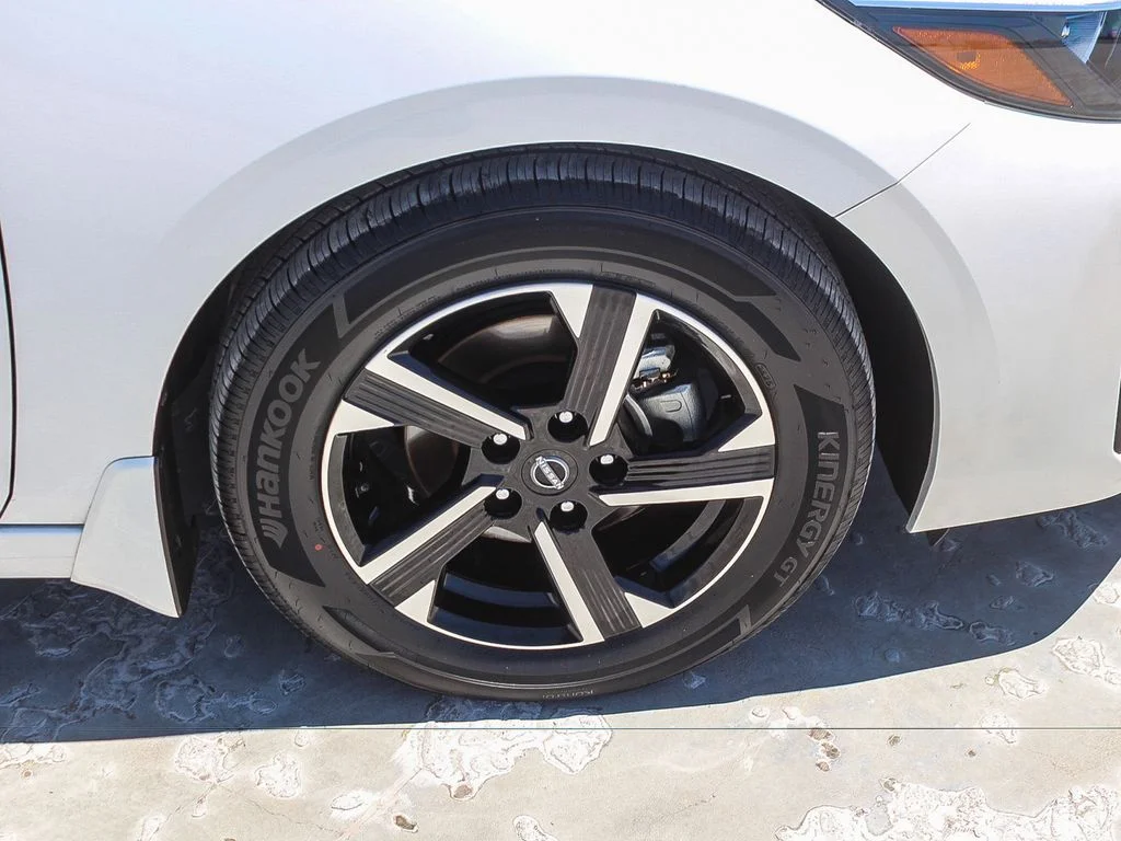 Used 2025 Aspen White Nissan SV image 10