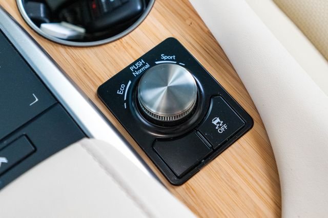 Used 2022 White Lexus 350L image 23