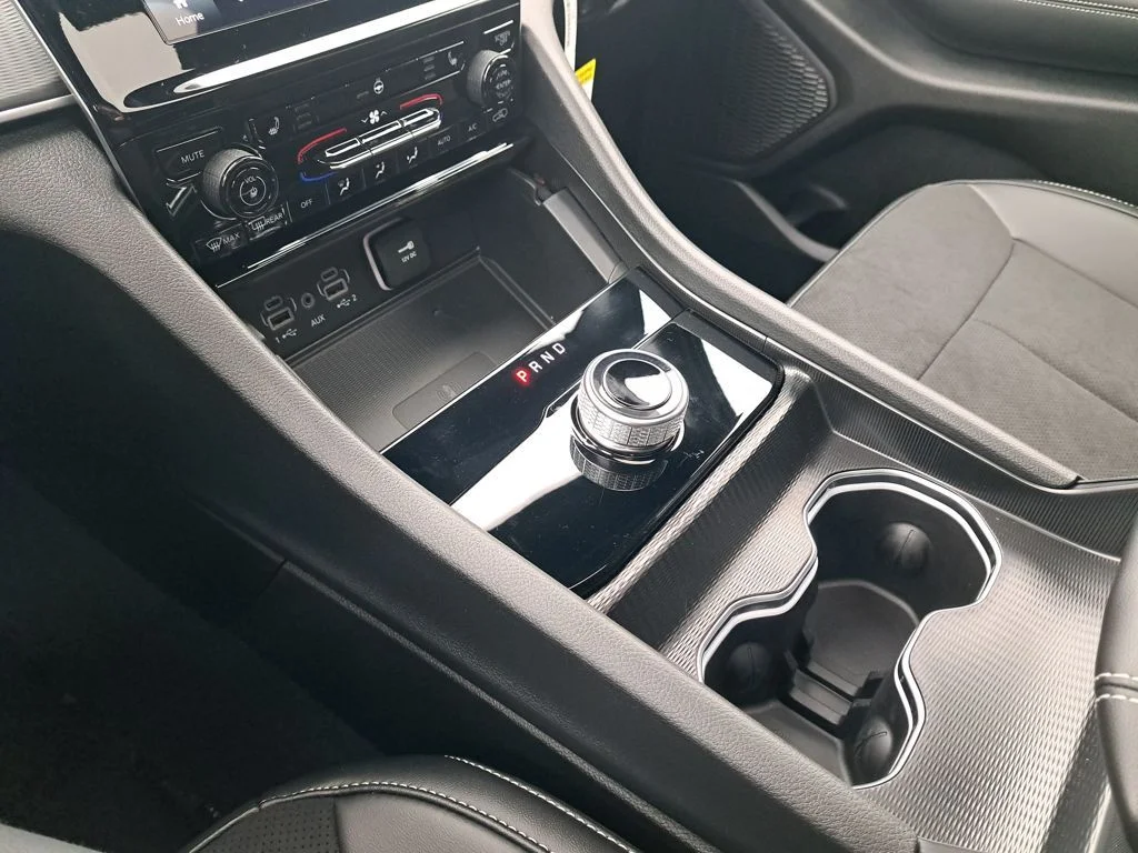 2025 Jeep Grand Cherokee Altitude - Photo 28