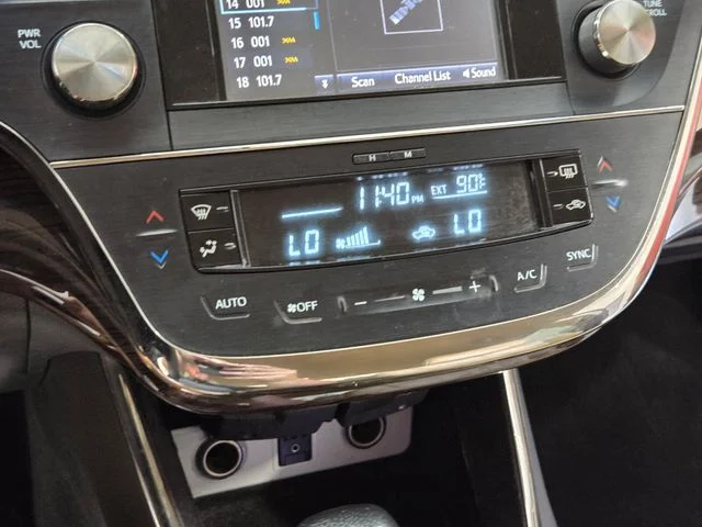 Used 2015  Toyota XLE image 21