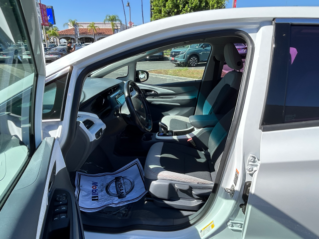 Used 2020 White Chevrolet LT image 17