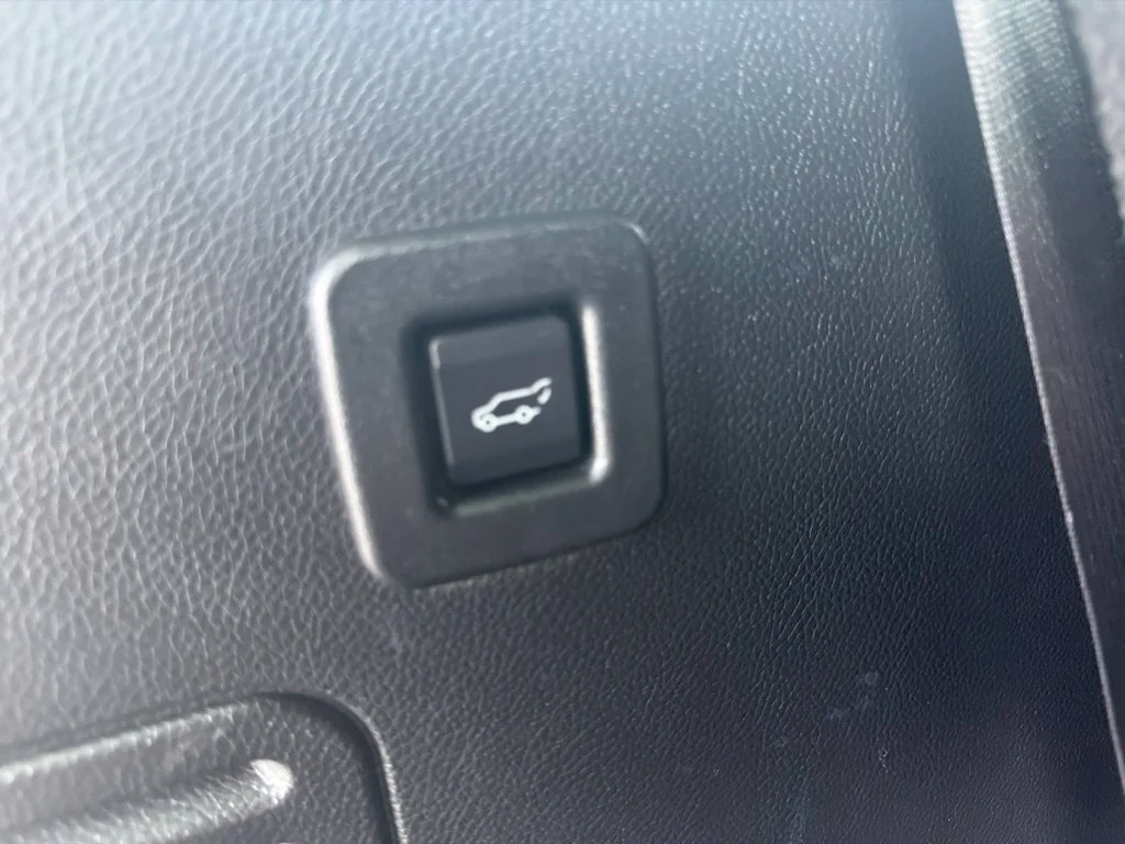 Used 2016 Magnetic Metallic Ford Platinum image 15