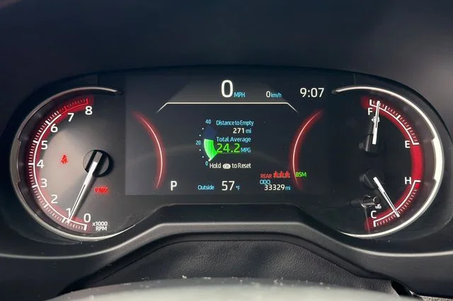 2025 Toyota RAV4 XLE - Photo 29