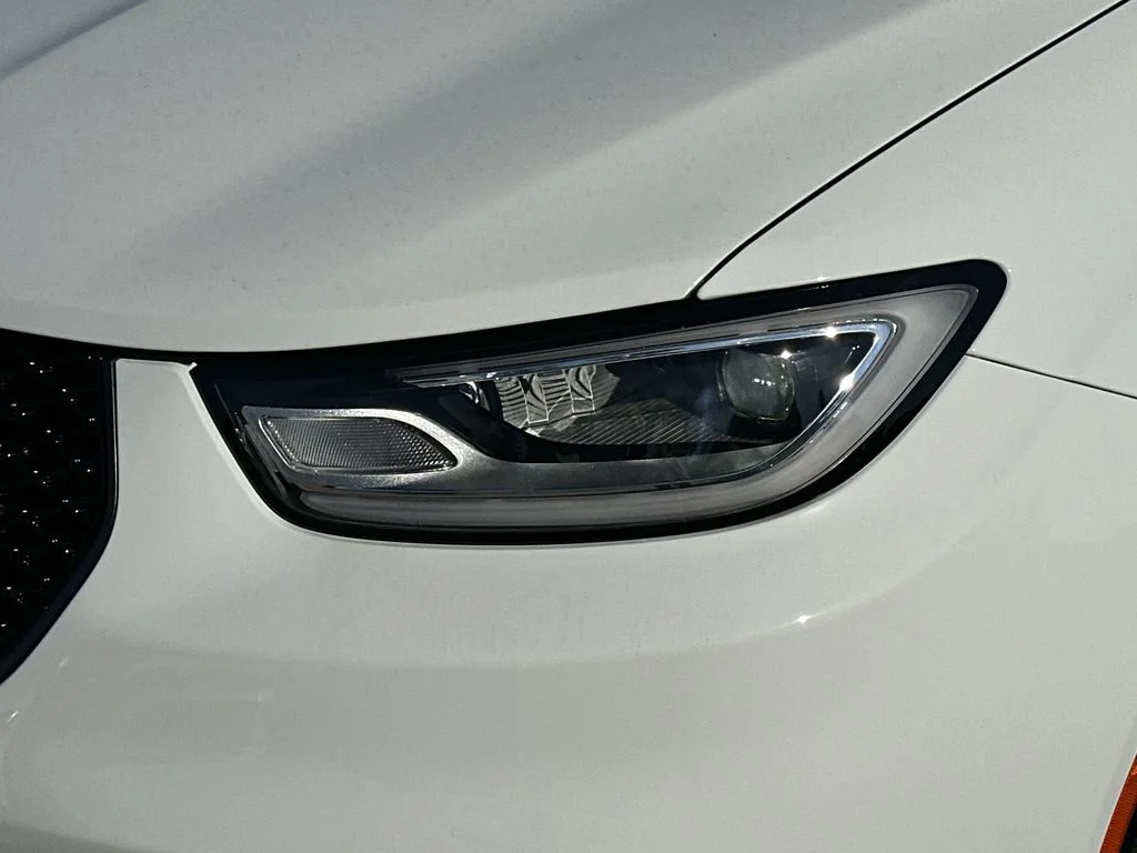 New 2026 Bright White Clear-Coat Exterior Paint Chrysler Select image 6