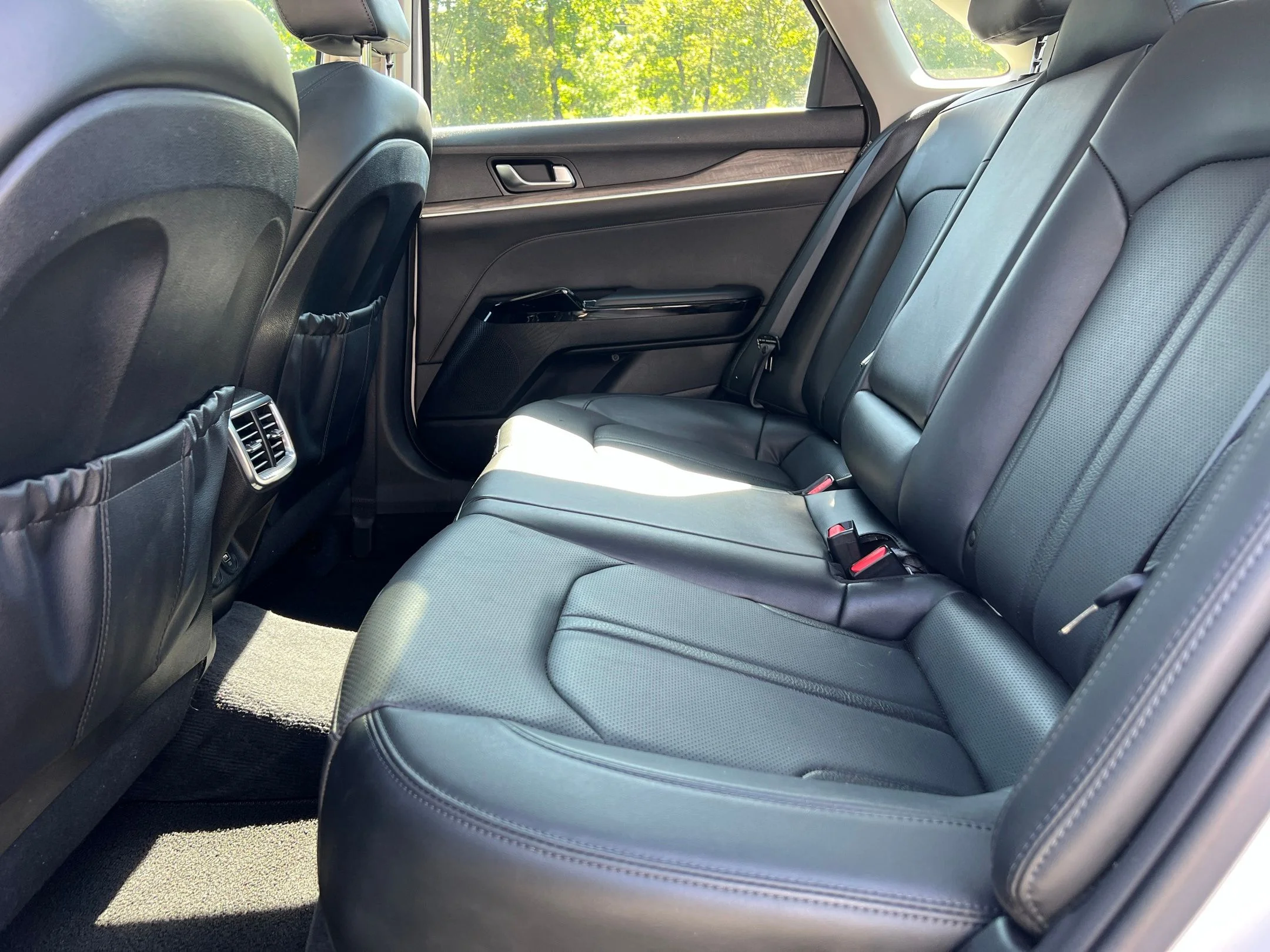 Used 2022 White Kia EX image 27