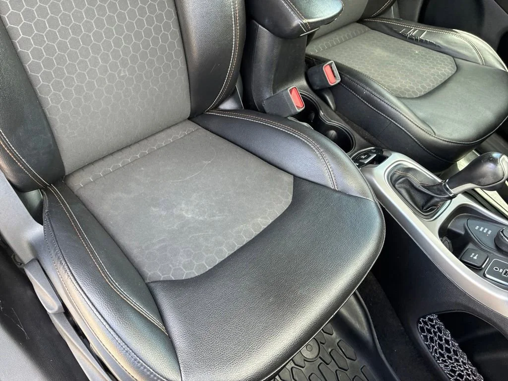 Used 2019 White Clearcoat Jeep Latitude image 42