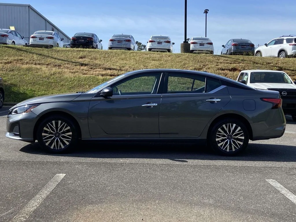 Certified Used 2025 Gun Metallic Nissan SV image 6