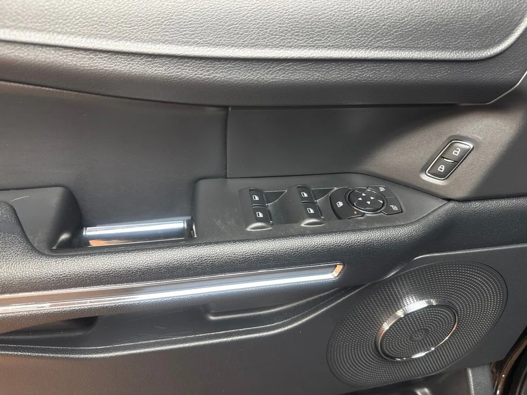Used 2022 Agate Black Metallic Ford XLT image 21