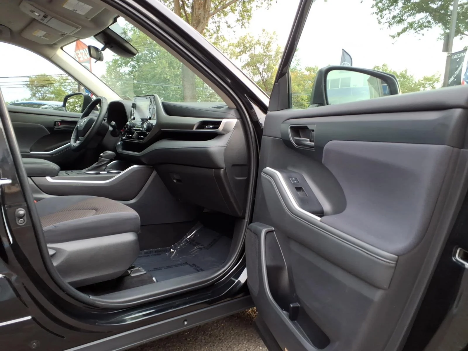 Used 2022 Midnight Black Metallic Toyota LE image 12