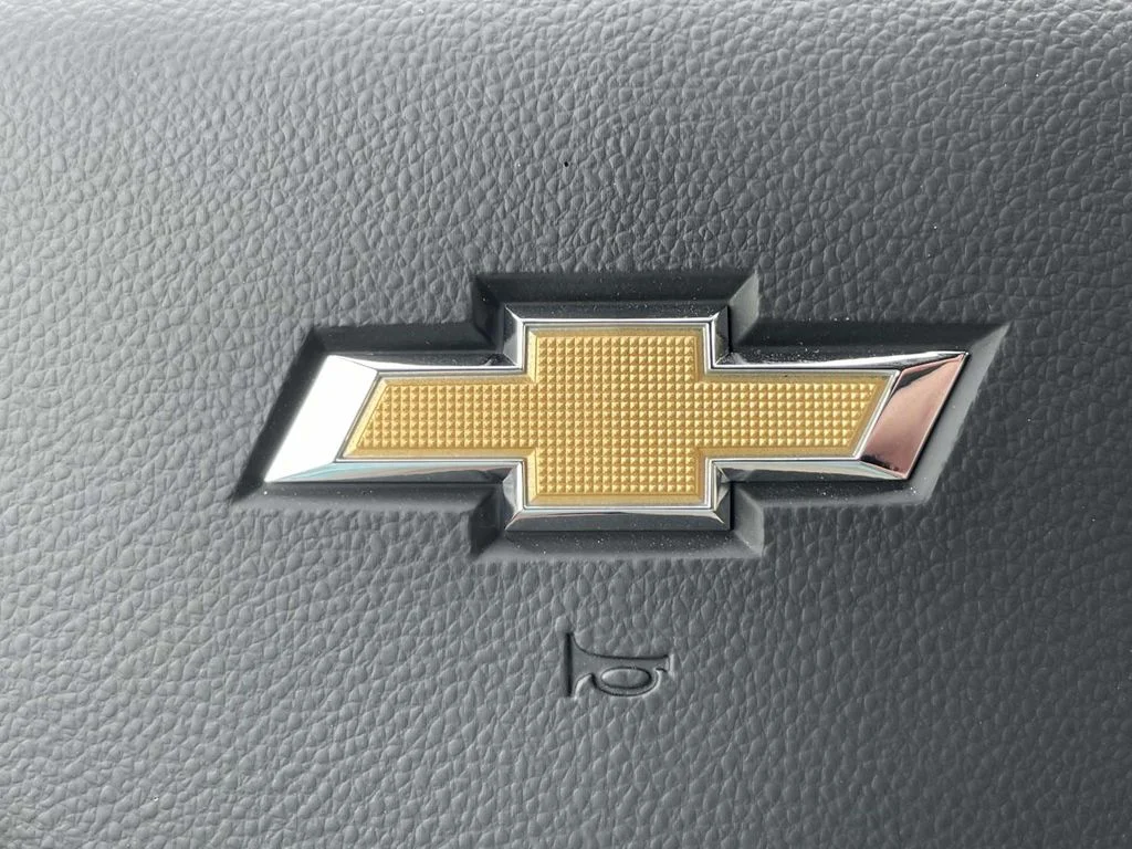 New 2026 Summit White Chevrolet LT image 29