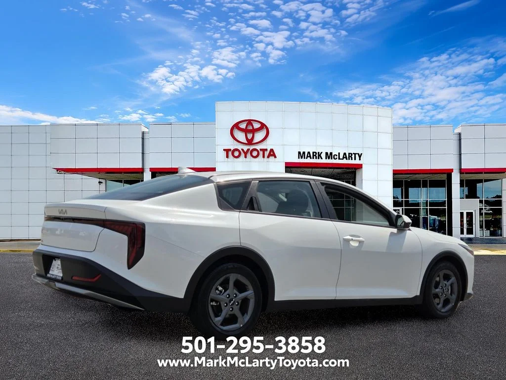 Used 2025 White Kia LXS image 5