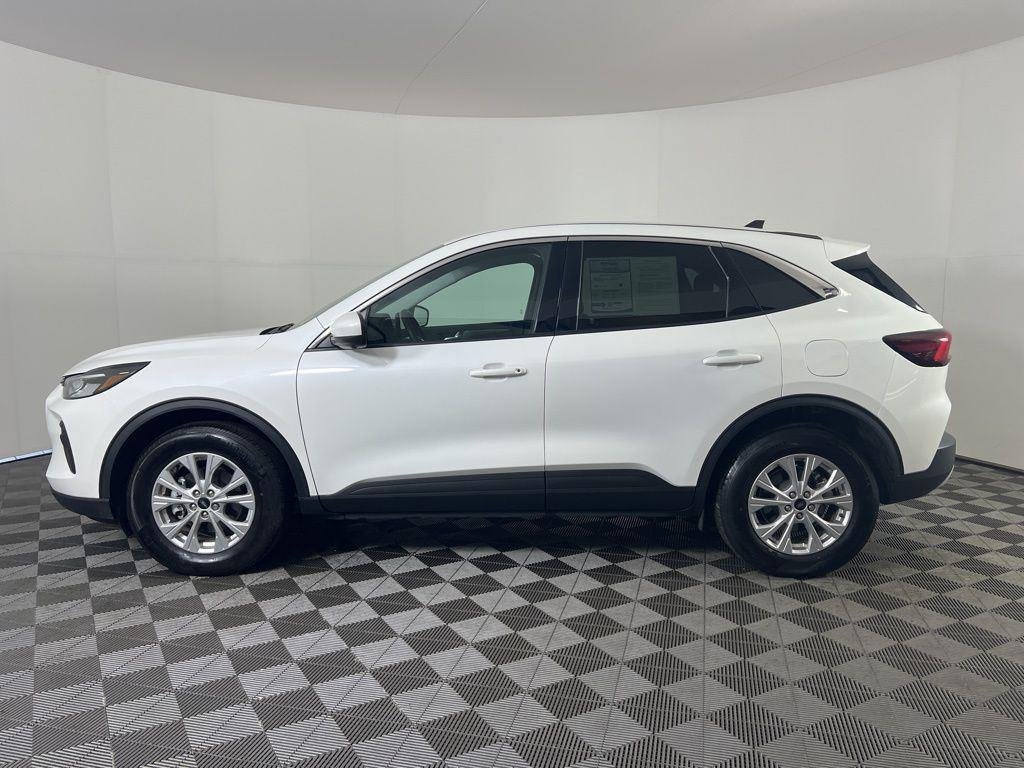 Used 2023 White Metallic Ford Active image 8