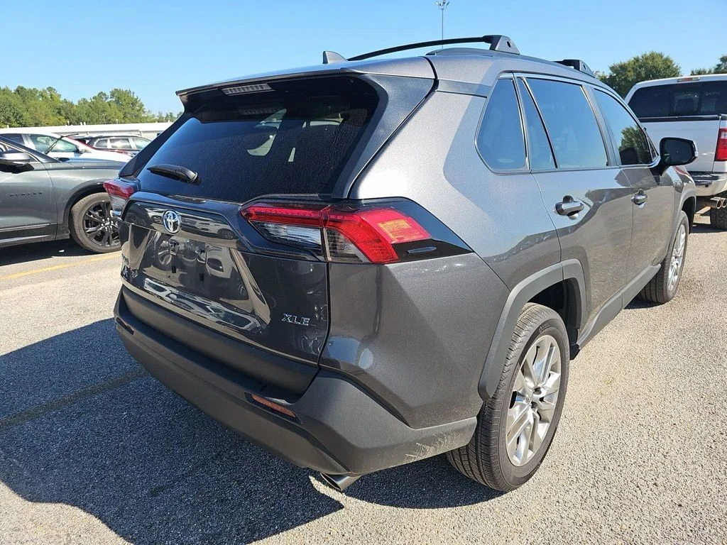 Used 2025 Gray Toyota XLE Premium image 6