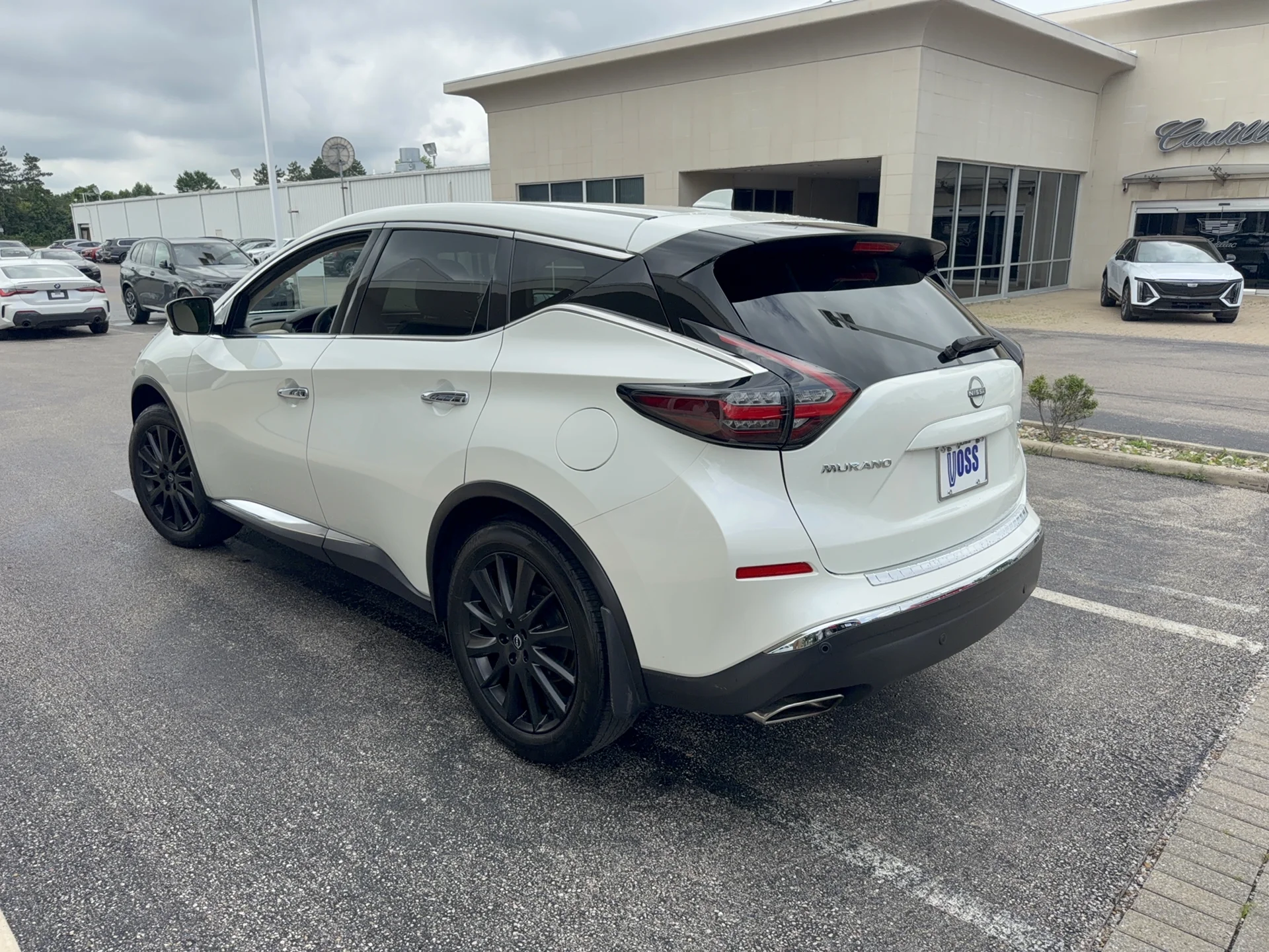 Used 2024 Pearl White TriCoat Nissan SL image 6