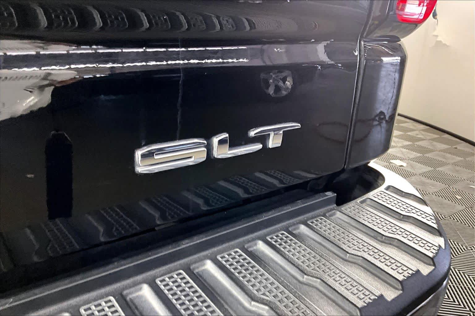 Used 2022 Onyx Black GMC SLT image 10