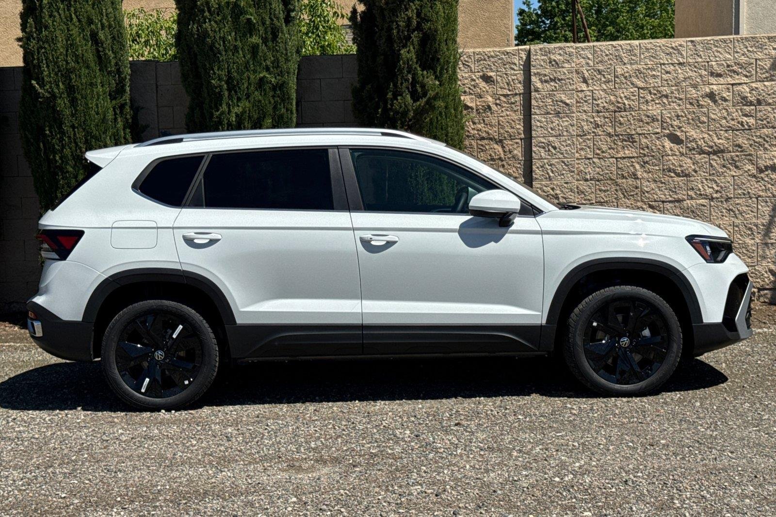 New 2026 Pure White Volkswagen SE image 2