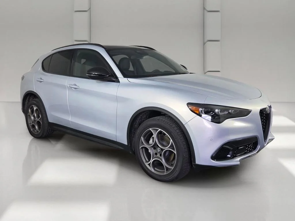 New 2026 Moonlight Gray Metallic Alfa Romeo Base image 2