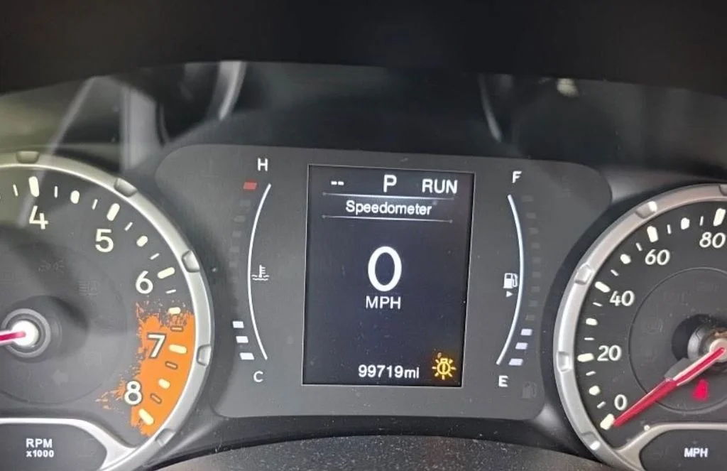 Used 2018 Red Jeep Latitude image 11