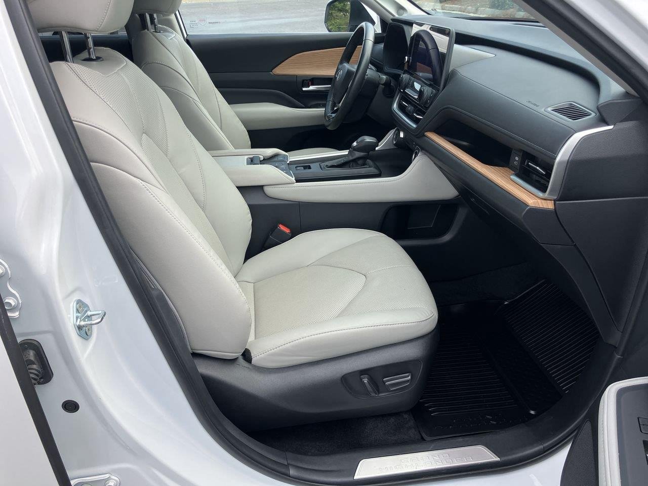 Used 2024 White (Wind Chill Pearl) Toyota Limited AWD image 37