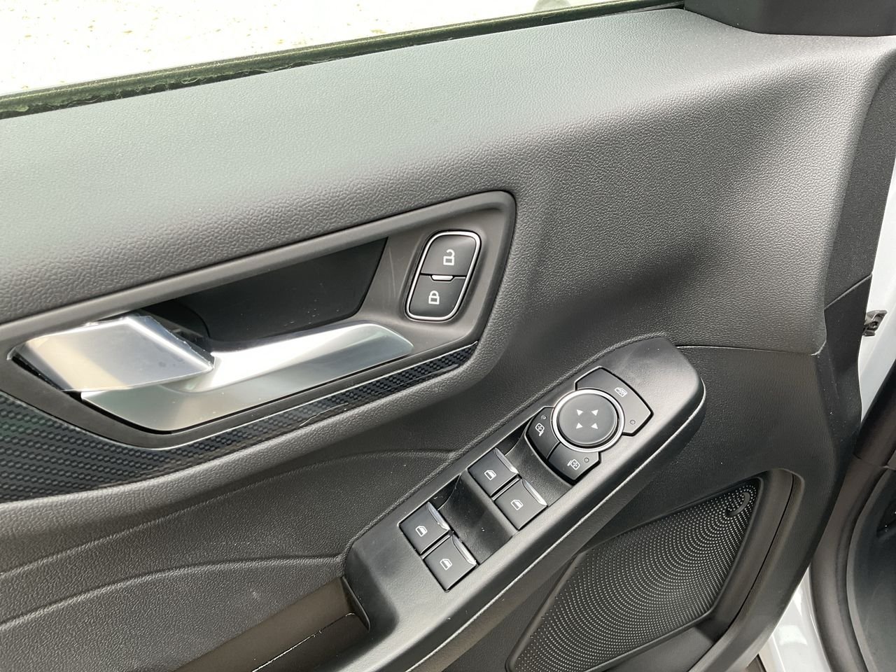 2026 Ford Escape ST-Line - Photo 13