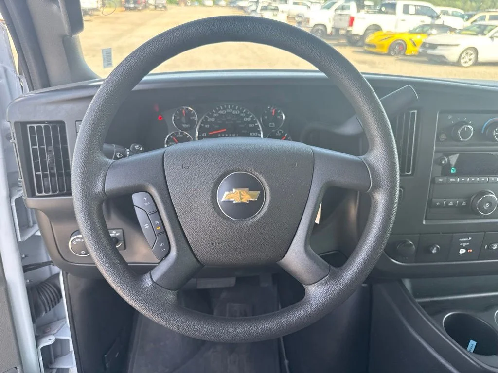 Used 2025 White Chevrolet LT image 13