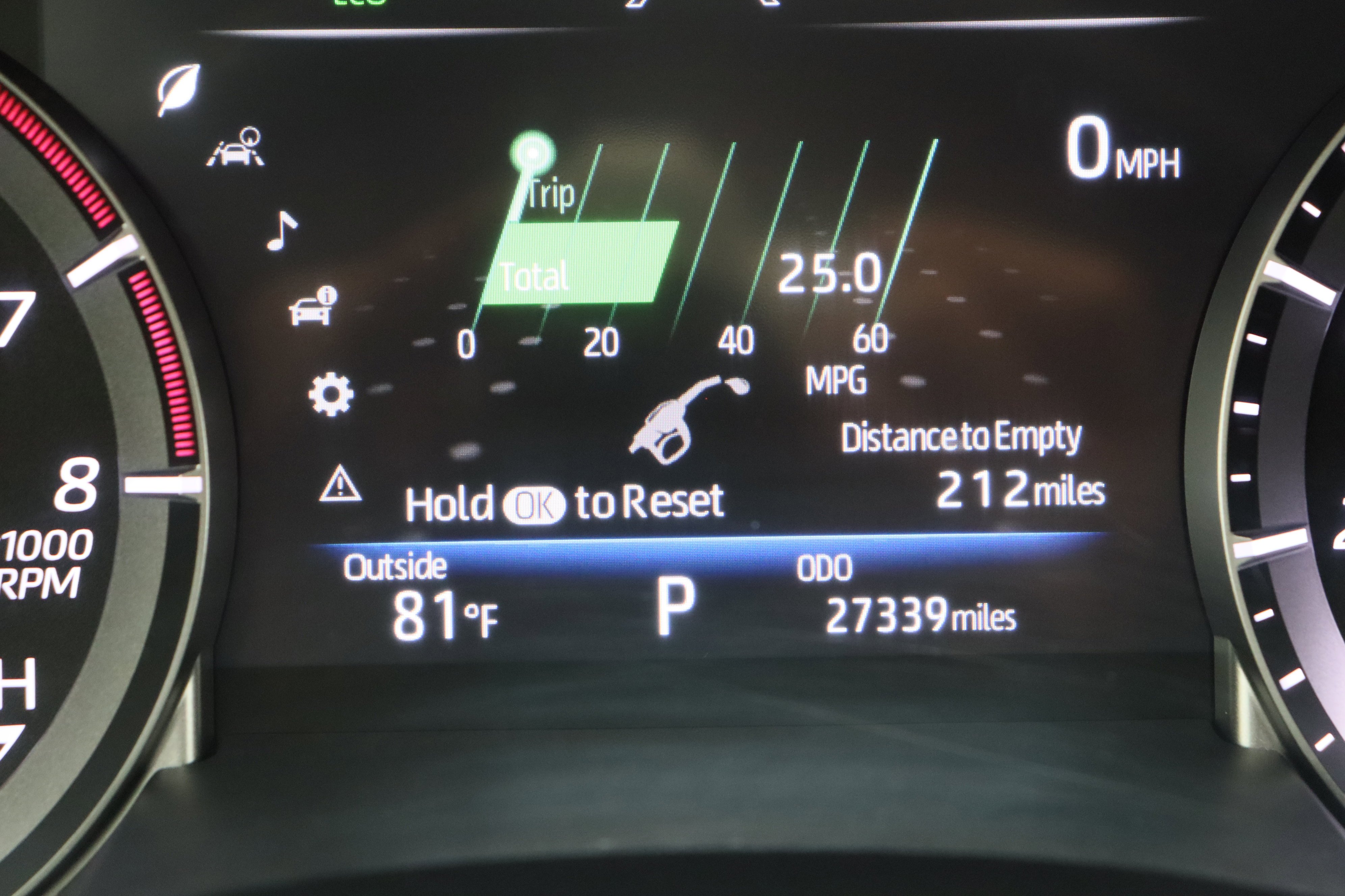 2025 Toyota Highlander LE - Photo 42